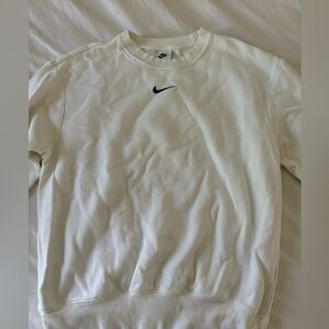 Women’s Nike Fleece XS White Crewneck, barely worn perfect condition